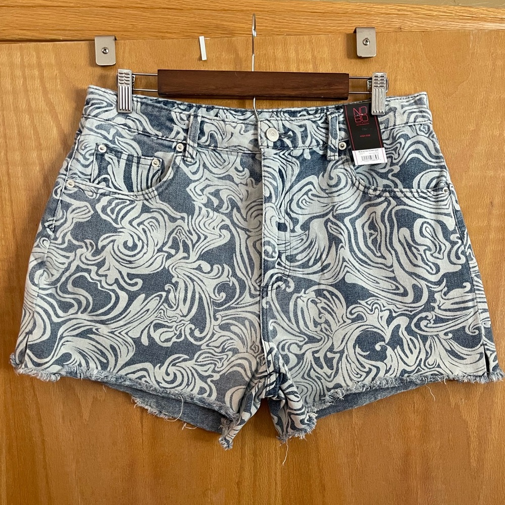 NWT No Boundaries high rise funky print cutoff 5 pocket shorts